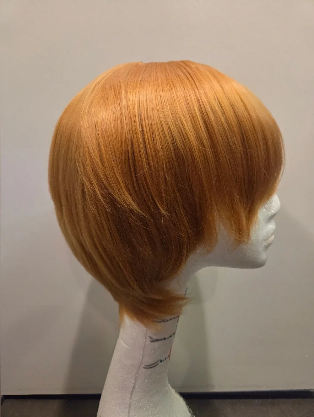 Arda Wigs short blonde